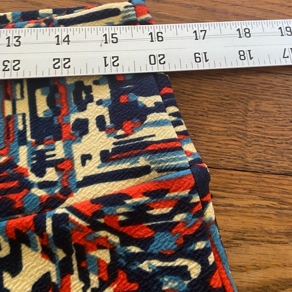 LulaRoe women’s Aztec print skirt - size L - Picture 4 of 6